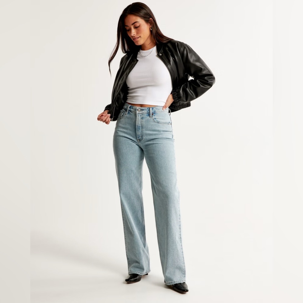 Abercrombie & Fitch Curve Love High Rise 90s Relaxed Jean Size 28 / 6 R